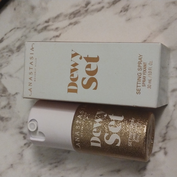 Anastasia Beverly hills setting spray dewy - Picture 2 of 3